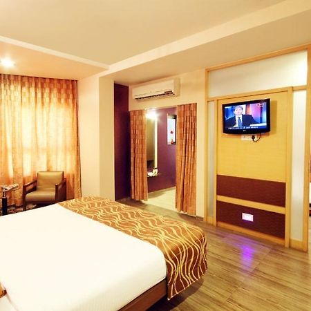 Hotel Bhagyalaxmi Shirdi Esterno foto