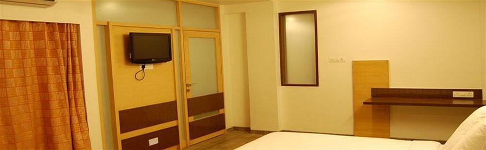 Hotel Bhagyalaxmi Shirdi Esterno foto
