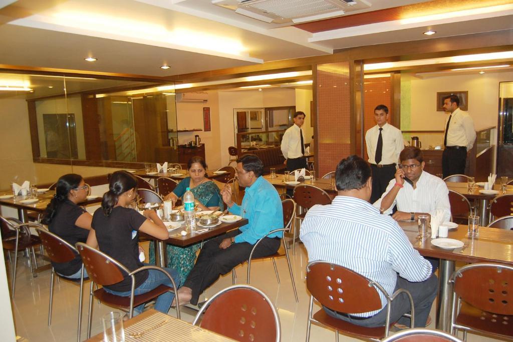 Hotel Bhagyalaxmi Shirdi Esterno foto